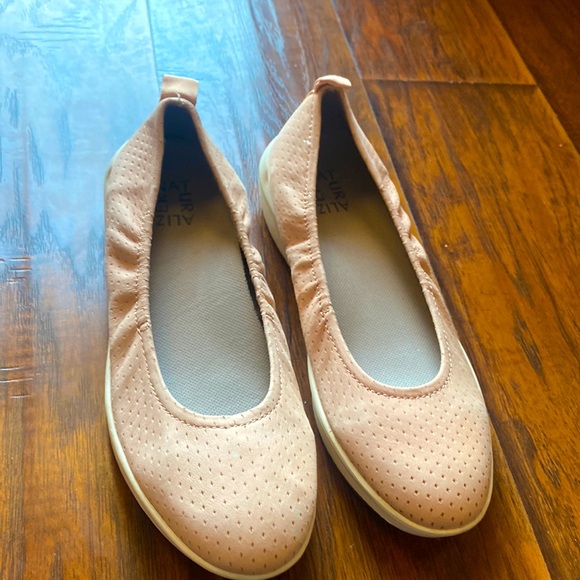Naturalizer Flats - Picture 1 of 3